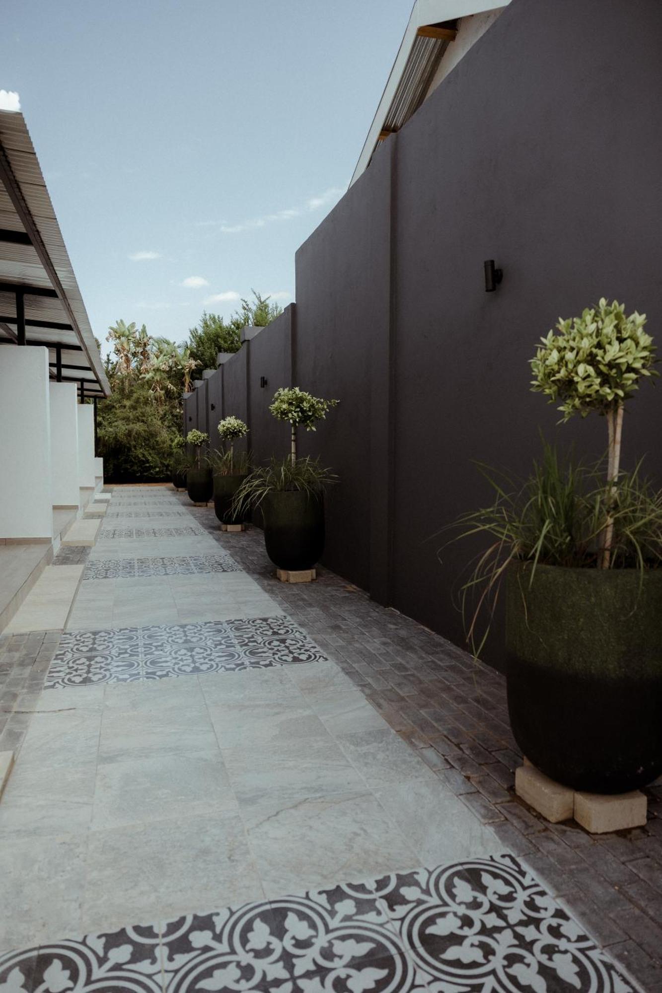 Out Of Africa Town Lodge Otjiwarongo Exterior foto
